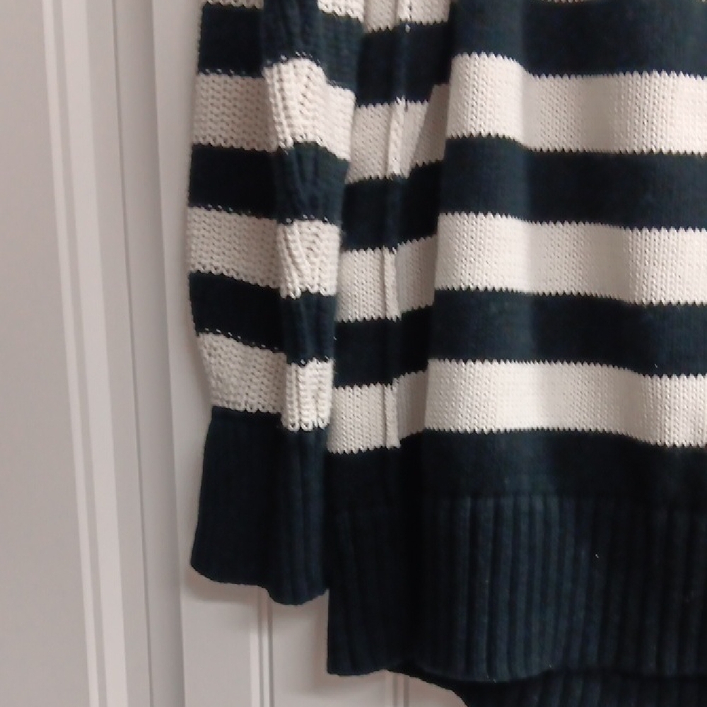 Sweater - Picture 3 of 7